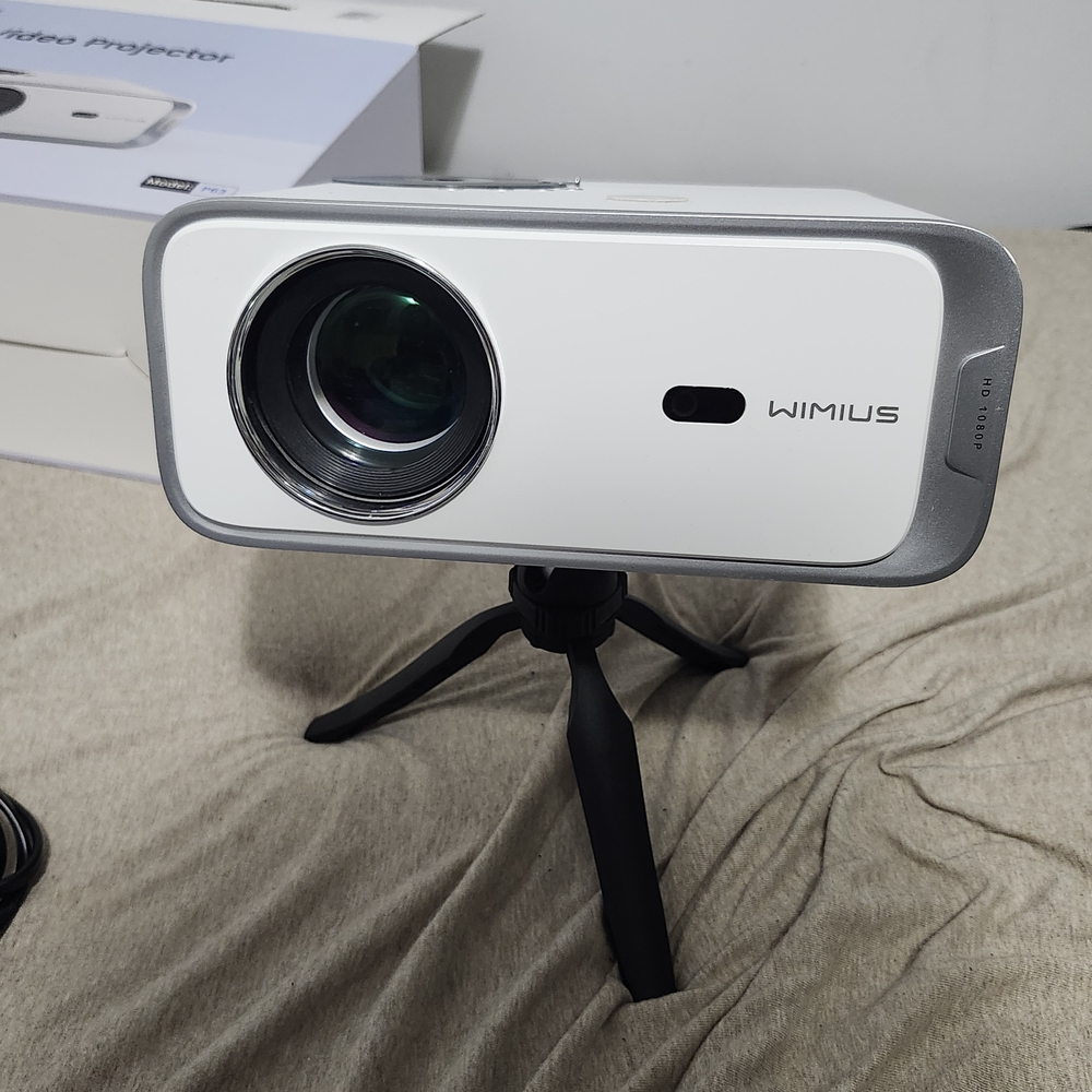 WiMiUS White and Gray Projector